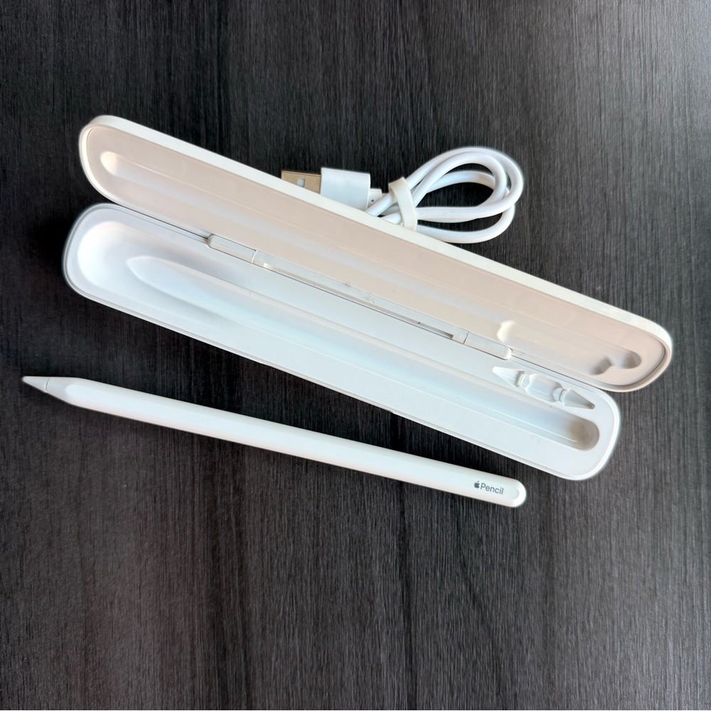 Apple Pencil (2nd Generation) w/ Compatible Charging Case